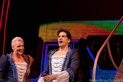 Tony Sheldon (Bernadette) and Will Swenson (Tick/Mitzi) Photo